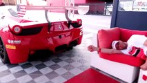 Il réveille son pote avec le bruit du moteur V8 d'une Ferrari !