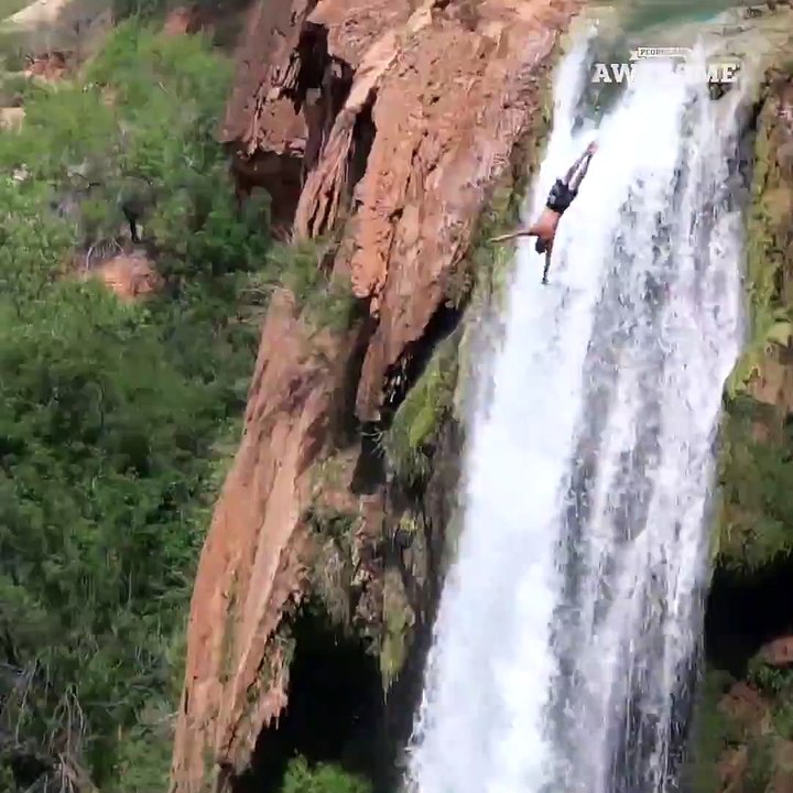 Regardez d'où plonge cet homme : vertigineux