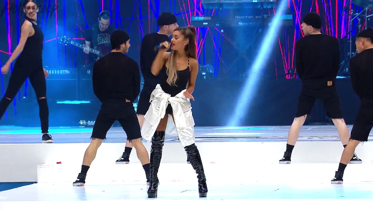 Ariana Grande Having Possible Mental Breakdown