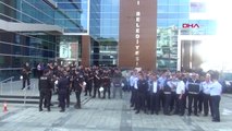 İzmir Pazarcı Esnafı Belediye Önünde Oturma Eylemi Yaptı