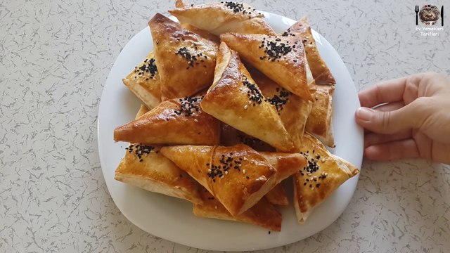 Kıymalı Börek Tarifi(Üçgen Börek - Muska Böreği) - Ev Yemekleri Tarifleri