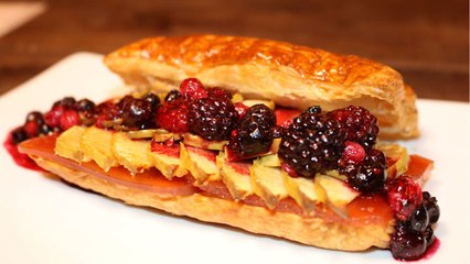 Hojaldre de frutos del bosque, manzana asada y membrillo