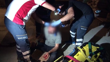 Ev sahibiyle karşılaşan hırsız kaçmak için ikinci kattan atlayarak yaralandı