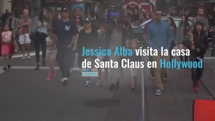 jessica alba visita la casa de santa claus en hollywood