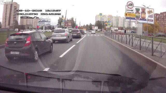 Road Rage Man running a red light gets pepper spray in the face