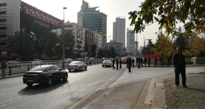 Son Dakika! TBMM Yakınında Polis Ekipleri, Bir Traktörü Durdurmak İçin Ateş Açtı