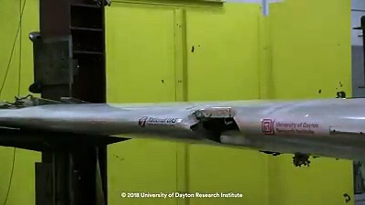 Ohio Üniversitesi'ndeki bilim insanları, droneların uçaklara çarptığındaki etkisini öğrenmek istediler ve çok fazla hasar bırakabileceklerini keşfettiler.
