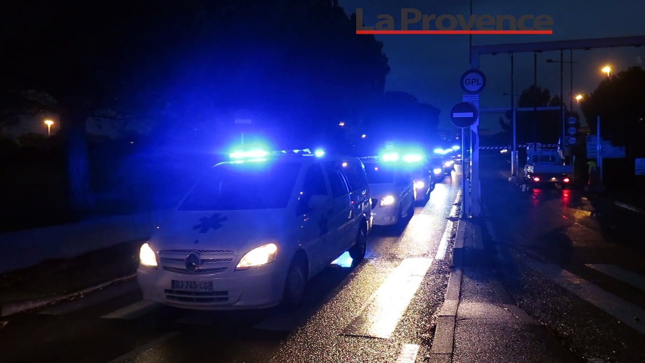 Marseille : les ambulanciers mènent une opération escargot