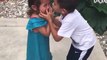 Un garçon réconforte et encourage sa sœur à marquer un panier de basket