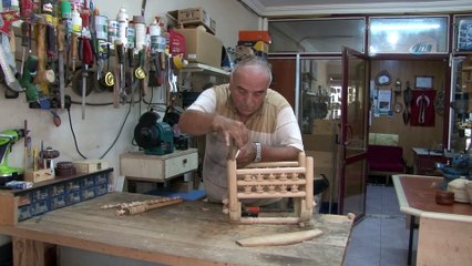 Çocukların uyuması için yapılan beşikler şimdi oyuncakları oldu