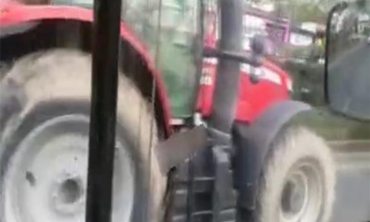 Ankara'yı alarma geçiren 'traktör' trafikte seyir halindeyken böyle görüntülendi