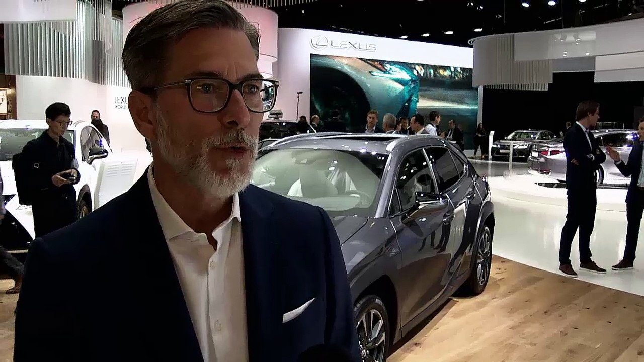 Showtime und Showkrise: Pariser Autosalon | DW Deutsch