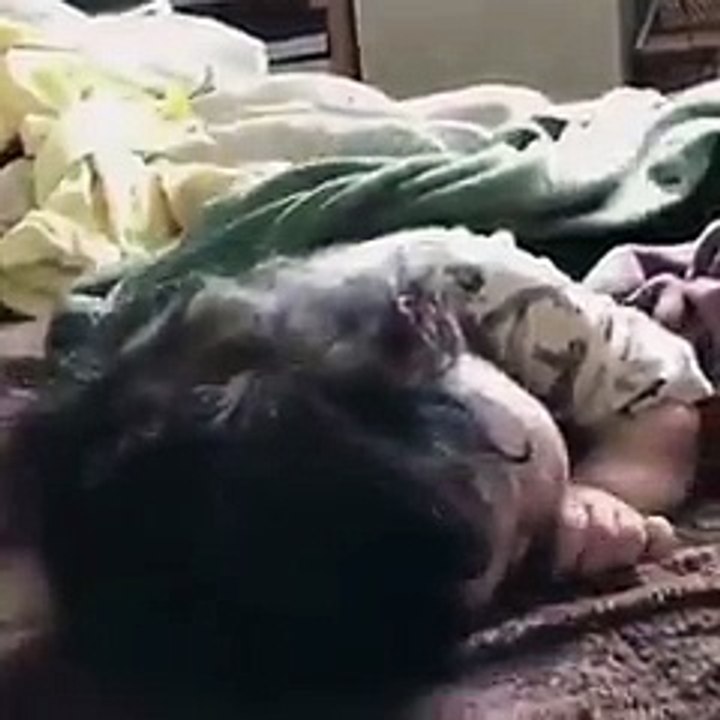 Bebekler, yeni güne soğuk duvarlar arasında, havasız ve kalabalık koğuşlarda merhaba dememeli