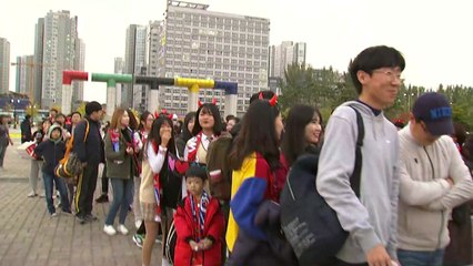 또 만원 관중..."승리보러 왔다" 천안 들썩 / YTN