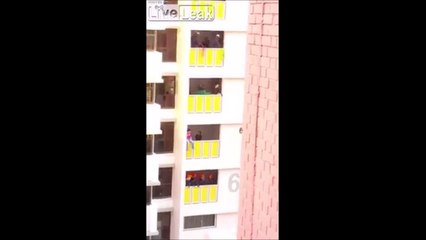 Technique incroyable des pompiers pour empêcher un homme de sauter