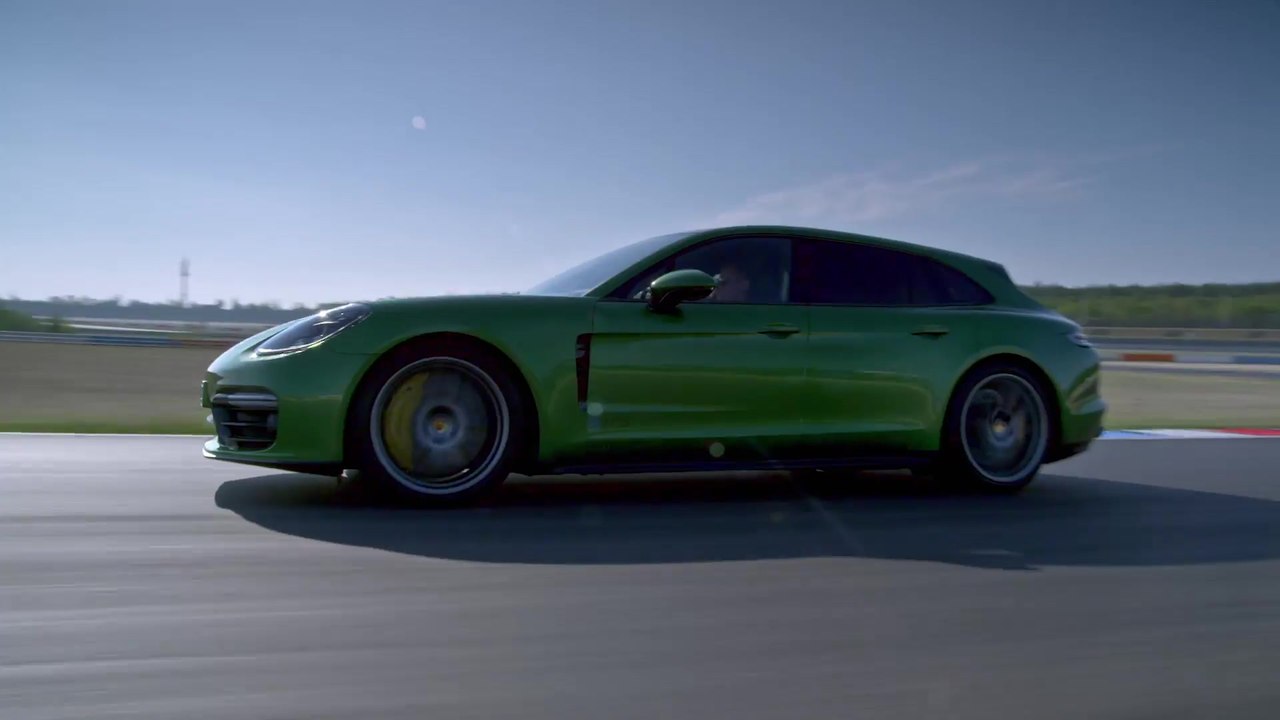 The new Panamera GTS Sport Turismo Driving on the track