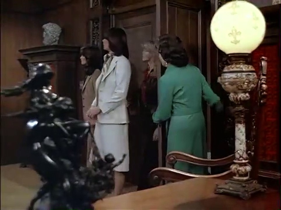 Charlie's Angels - S1 E21 - Angels at Sea