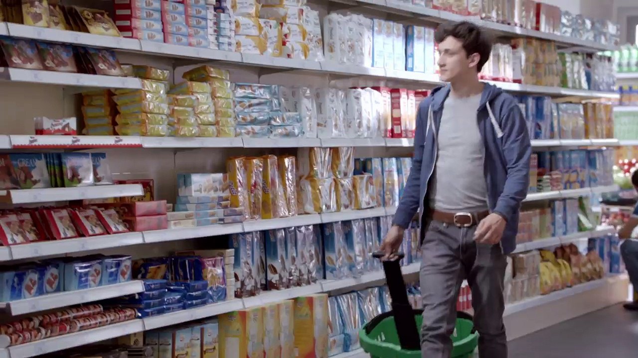 Atirou uma cerveja a um jogador e foi banido