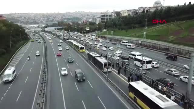 İstanbul- Metrobüs Kaza Yaptı; Seferler Durdu -3