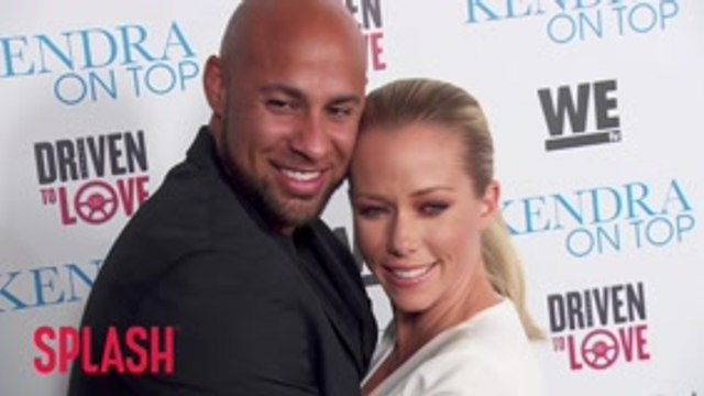 Kendra Wilkinson signs last divorce paper