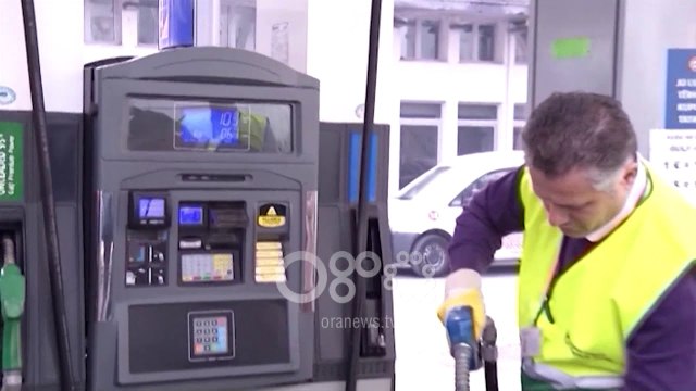 Ora News - Shqiptarët paguajnë më shumë taksa për karburantin në rajon