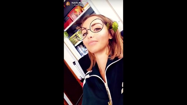 Nabilla Benattia : toilettes, nettoyage, rangement... Elle se filme en pleins travaux d'intérêt général