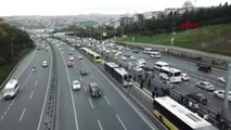 İstanbul- Metrobüs Kaza Yaptı; Seferler Durdu