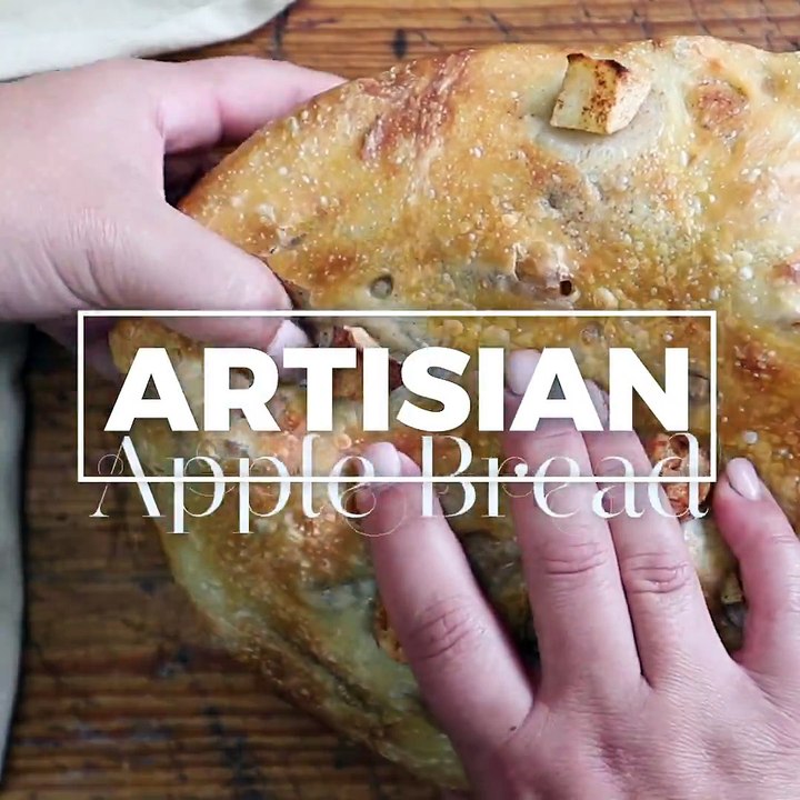 RECIPE➡️:  We are OBSESSED with this homemade apple bread... it's the REAL DEAL!