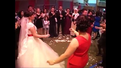 GELİN VE DAMAT MUHTEŞEM OYNUYOR