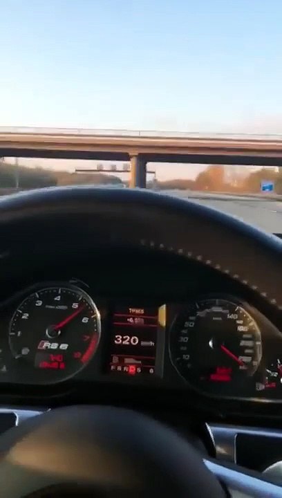 Une Audi RS6 enregistre une vitesse à 378 km/h sur une autoroute