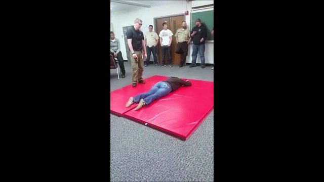 Quand tu reçois le coup de taser de trop... prout!!!!!