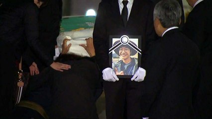 [현장영상] 히말라야 원정대 시신 도착...눈물 속 빈소로 이동 / YTN