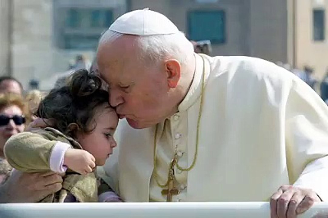 "Prendete la vostra vita e fatene un capolavoro".Il 16 ottobre 1978 Karol Wojtyla diventa Giovanni Paolo II.