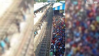 Tomar un tren en la India no es nada fácil