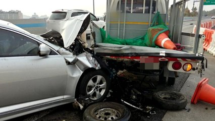 음주 운전자, 휴대전화 줍다  공사 차량 덮쳐 / YTN