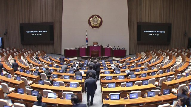 국회 본회의 개최...헌법재판관 후보자 3명 표결 / YTN