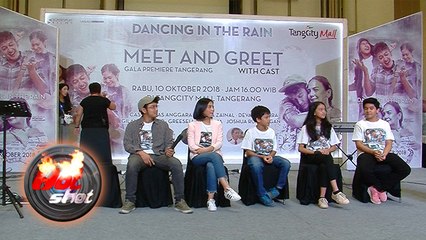 Antusias Warga Tangerang Sambut Bintang Film 'Dancing In The Rain'