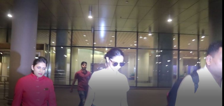 Ranveer Singh Mastani Deepika Padukone Spotted at Mumbai Airport