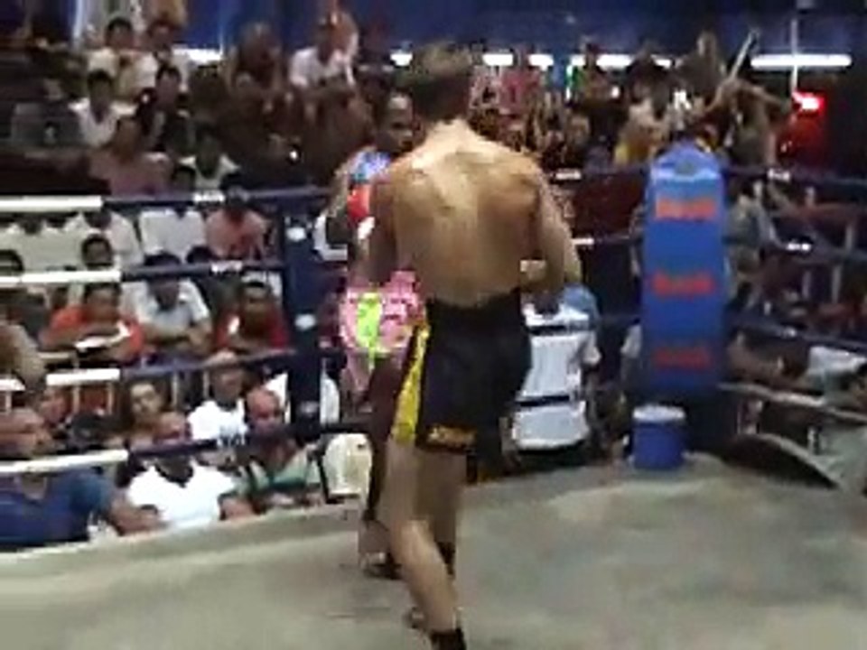 Alan (Tiger Muay Thai) scores 1st round Muay Thai KO