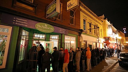 Πανηγυρίζουν στον Καναδά για την νομιμοποίηση της ψυχαγωγικής κάνναβης