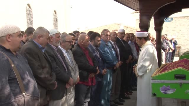 Ağaçlık Alanda Cesedi Yanmış Halde Bulunan Adam Son Yolculuğuna Uğurlandı