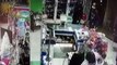 Câmera de segurança flagra assalto em supermercado