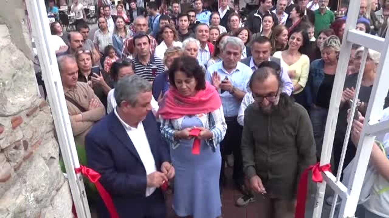 Dünyanın En Küçük Sanat Eserleri" Kuşadası'nda Sergileniyor