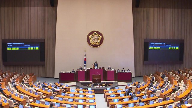 헌법재판관 3명 본회의 통과...'식물' 헌재 정상화 / YTN