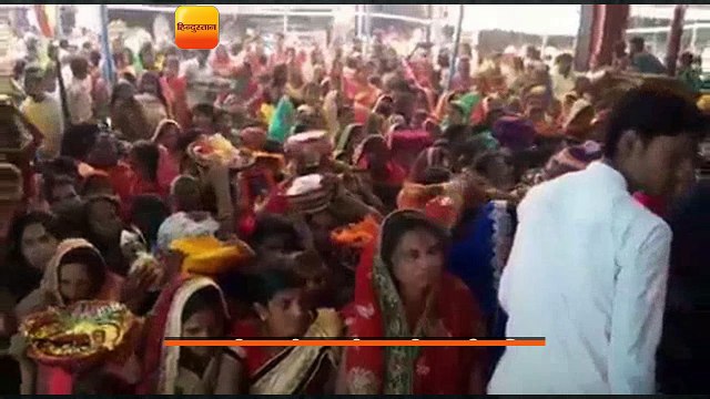 बिहारः महाअष्टमी को माता के दरबार में खोईंछा भरने को लेकर उमड़ी भीड़