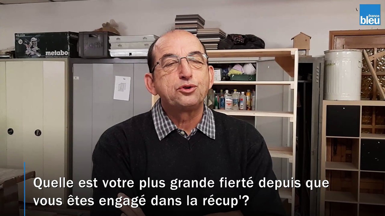 Rodolphe Ferrazzi, accompagnateur socio-professionnel de l'ARTEEC (Atelier de récupération et de traitement pour l'environnement, l'écologie et la créativité ) à Marsac sur l'Isle