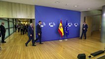 Juncker corta a Sánchez cuando intenta aprovechar la foto para defender sus presupuestos