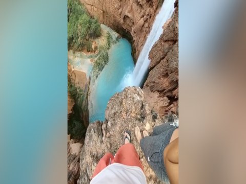 DON'T LOOK DOWN! Thrill-seekers stand at edge of Havasupai Falls in flip flops - ABC15 Digital