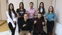 (Russian Acapella Band) - tarapyndan ýerine ýetirilen Küştdepdi. Rus dilinde Doganlar Şahuntyň aýdan aýdymyndan bir parça . .a.band 