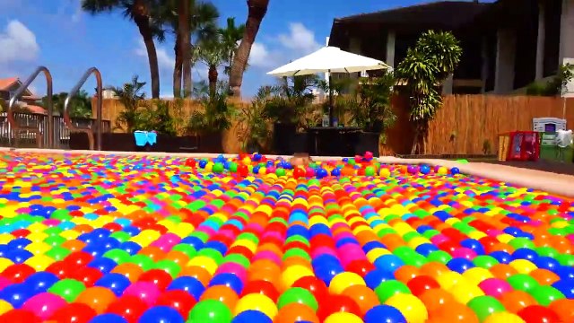 Bad Baby ПОЛНЫЙ БАССЕЙН МЯЧИКОВ! Ball Pit Show - Whole Pool Balls for Kids
